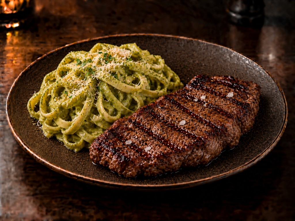 Bistec (250 g) con pasta